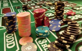 Super Sic Bo betting slip interface on apk gowin showing sum and number outcome selections